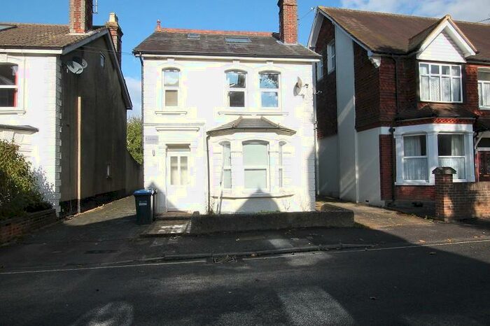 1 Bedroom Ground Flat To Rent In St. James Road, East Grinstead, West Sussex., RH19