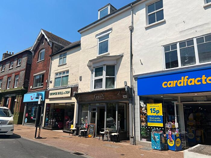 2 Bedroom Property To Rent In High Street, Newport, PO30