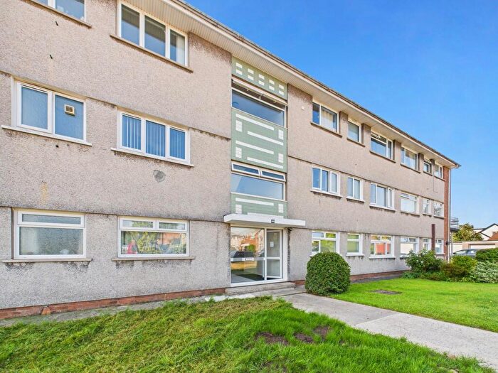 2 Bedroom Flat For Sale In Clos Hendre, Cardiff, Cardiff, CF14
