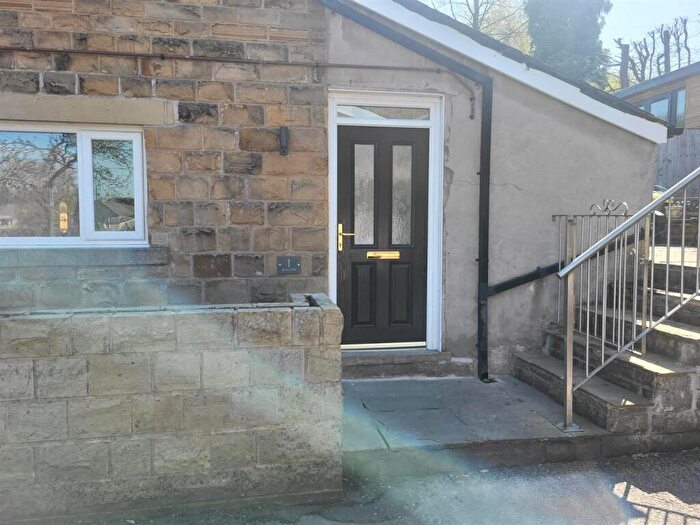 3 Bedroom House To Rent In Turnlee Road, Simmondley, Glossop, SK13