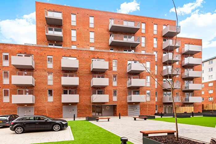 1 Bedroom Apartment To Rent In Slough, Berkshire, SL2