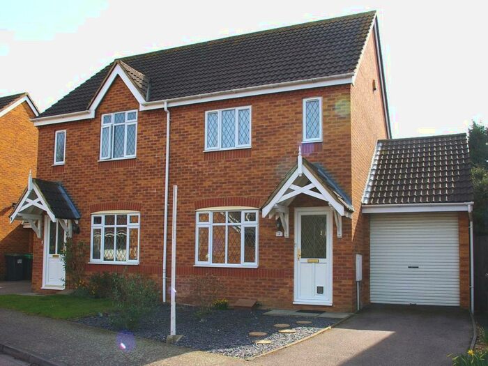 3 Bedroom Semi-Detached House To Rent In York Close, Biggleswade, SG18