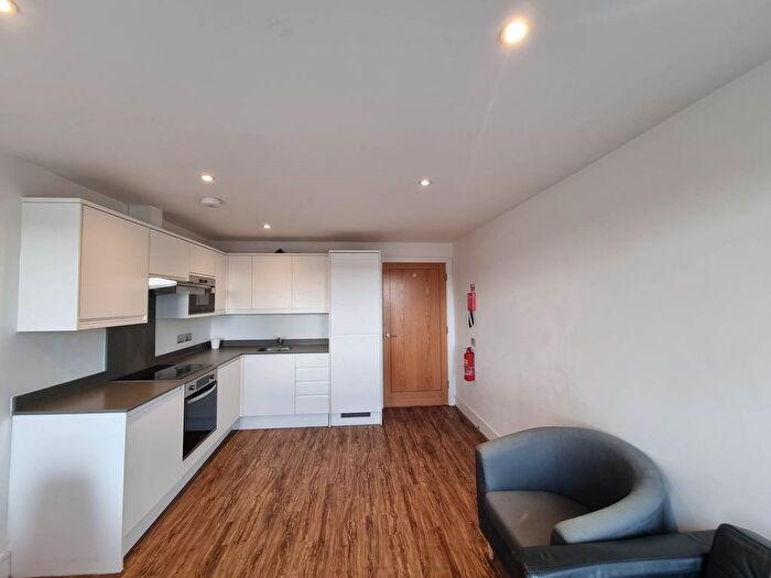 3 Bedroom Flat To Rent In Hampden Road, Turnpike Lane, N8