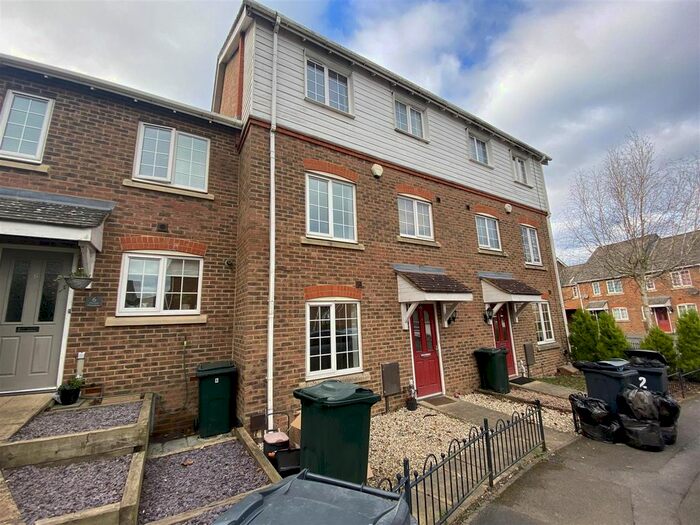 4 Bedroom Town House To Rent In House Meadow, Singleton, Ashford TN23