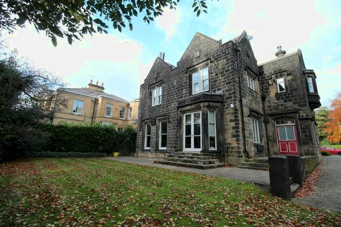 2 Bedroom Flat To Rent In Holmefield House, North Hill Road, Headingley, Leeds, LS6