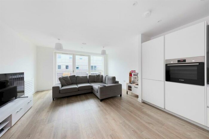 2 Bedroom Apartment To Rent In South Grove, Walthamstow, E17