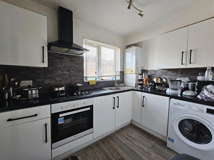 1 Bedroom Flat To Rent In Hogarth Crescent, Collierswood, SW19