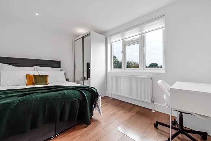 Studio To Rent In Eastern Avenue, Ilford, IG4