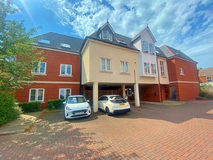 2 Bedroom Flat To Rent In Woodbridge Road, Guildford, Surrey, GU1