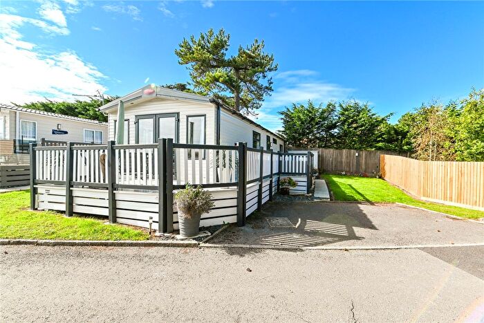 2 Bedroom Mobile/park Home For Sale In Woodland View, Shorefield Country Park, Downton, Hampshire, SO41