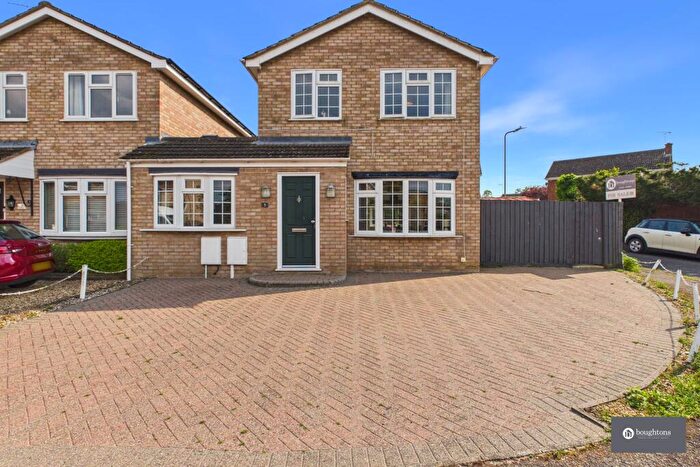 3 Bedroom Link Detached House For Sale In Coots Close, Buckingham, MK18