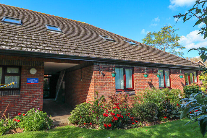 1 Bedroom Flat For Sale In Seafront, Hayling Island, PO11