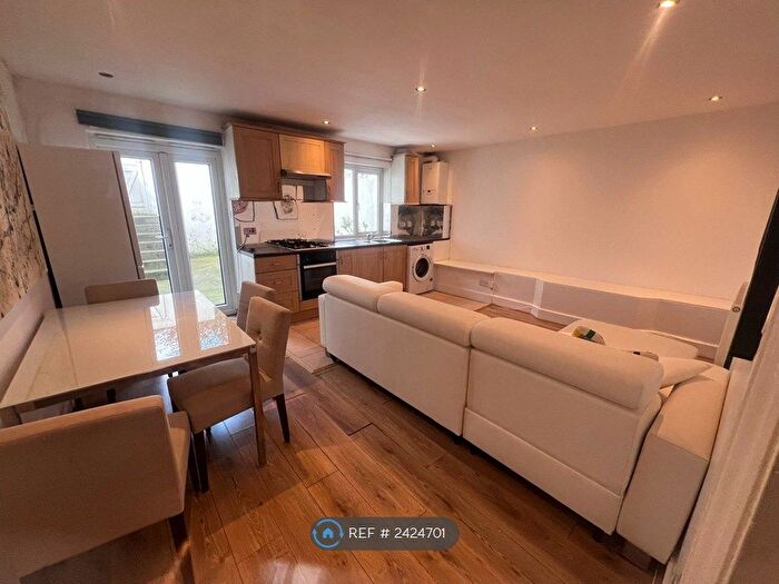 1 Bedroom Flat To Rent In Rotherhithe New Road, London, SE16