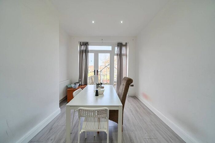 3 Bedroom Semi-detached House To Rent In Parkside Way, North Harrow, Harrow, HA2