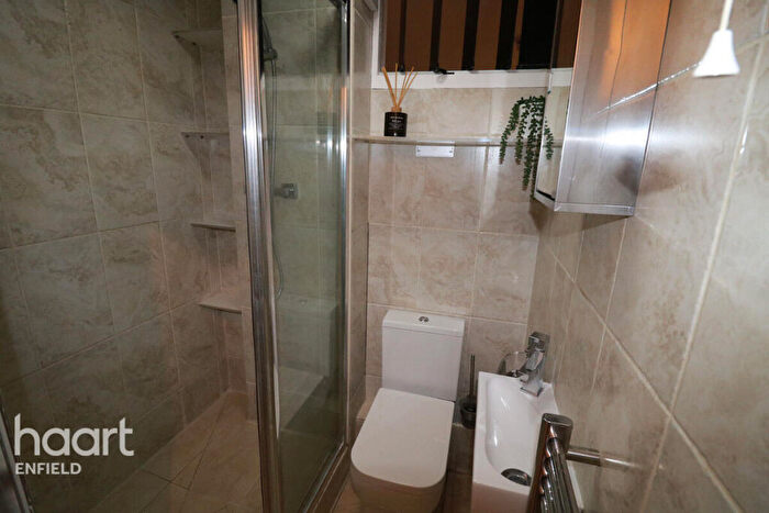 1 Bedroom Semi-Detached House To Rent In Avalon Close, Enfield, EN2