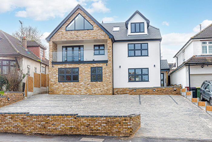 2 Bedroom Apartment To Rent In Crown Hill, Rayleigh, SS6
