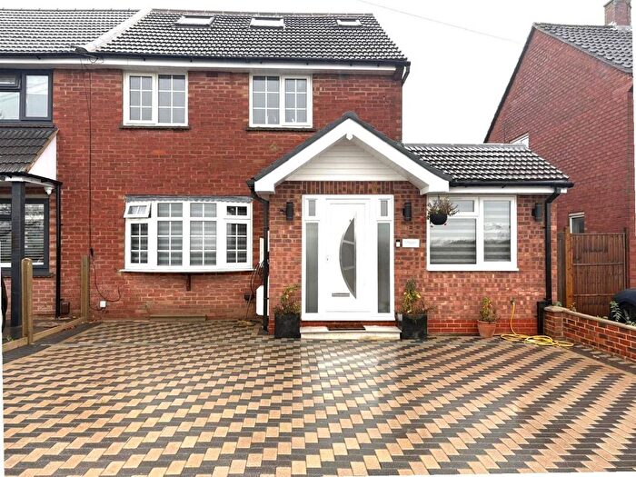 3 Bedroom Semi Detached House To Rent In All Bills Included, First Floor, Two Bed Duplex Maisonette, Little Bushey Lane, Bushey, WD23