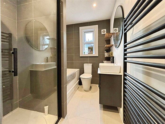 2 Bedroom Flat To Rent In Clanricarde Gardens, Tunbridge Wells, Kent, TN1