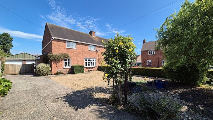 3 Bedroom Semi-Detached House For Sale In Manor Road, Stockton, CV47