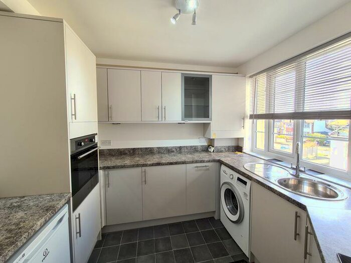 1 Bedroom Flat To Rent In London Road, Leigh-On-Sea, SS9