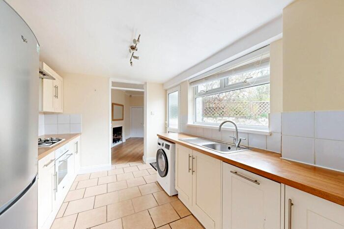 2 Bedroom End Of Terrace House To Rent In New Street, Crawley, RH10