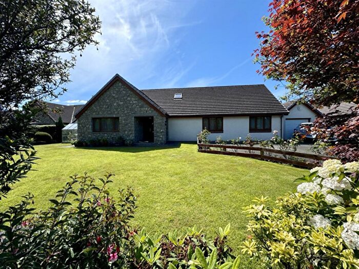 4 Bedroom Detached Bungalow For Sale In Orchard End, Llanfaes, LL58