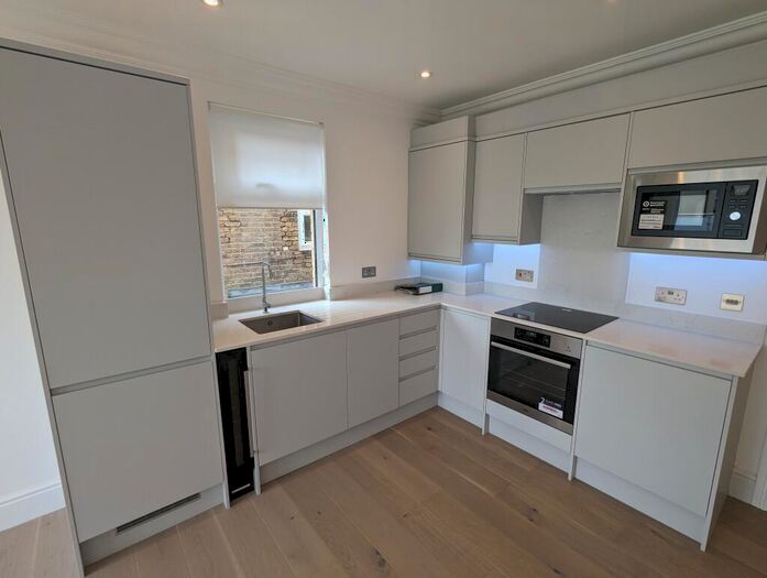 2 Bedroom Terraced House To Rent In High Street, Penge, London, SE20