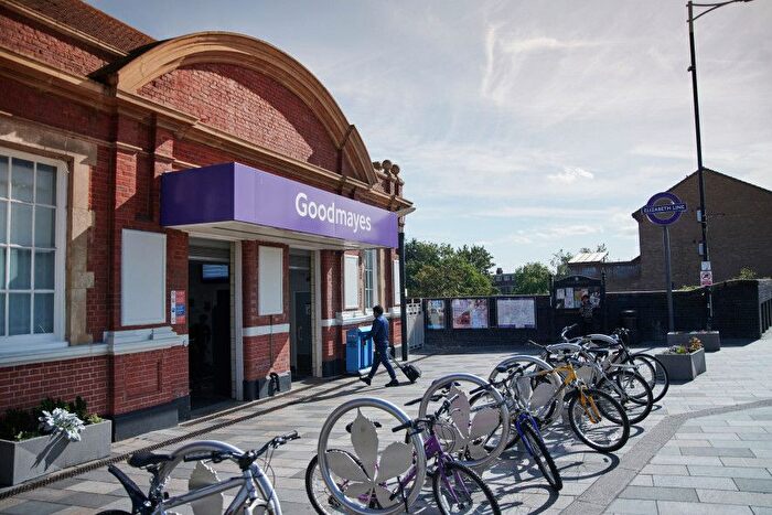 2 Bedroom Flat For Sale In High Road, Goodmayes, Ilford, IG3