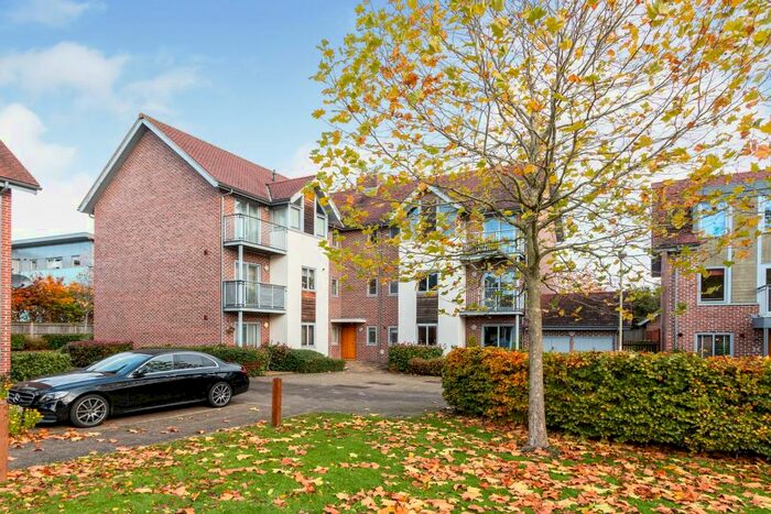 2 Bedroom Flat To Rent In Pillar Box Gardens, RG24