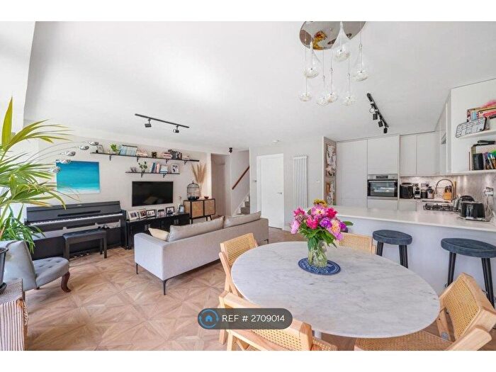 4 Bedroom Maisonette To Rent In Goulden House, London, SW11