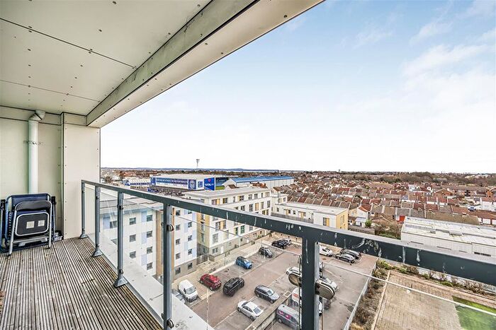 2 Bedroom Flat For Sale In Fratton Way, Southsea, PO4