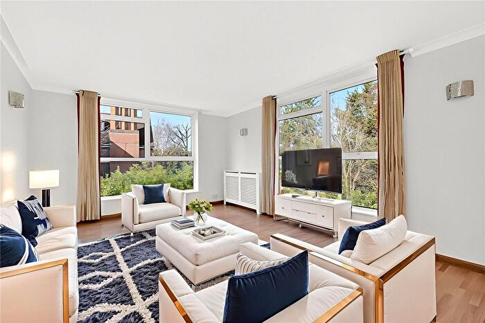 2 Bedroom Flat For Sale In Ellesmere Road, Weybridge, Surrey, KT13