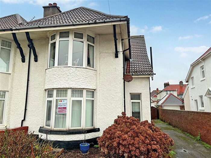 2 Bedroom Flat For Sale In Victoria Avenue, Porthcawl, CF36