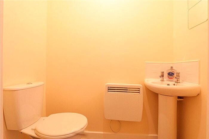 2 Bedroom End Of Terrace House To Rent In Carrfield, Hyde, Greater Manchester, SK14