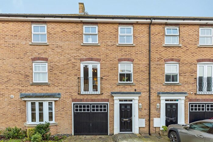 3 Bedroom Terraced House For Sale In Rawlinson Road, Crawley, RH10