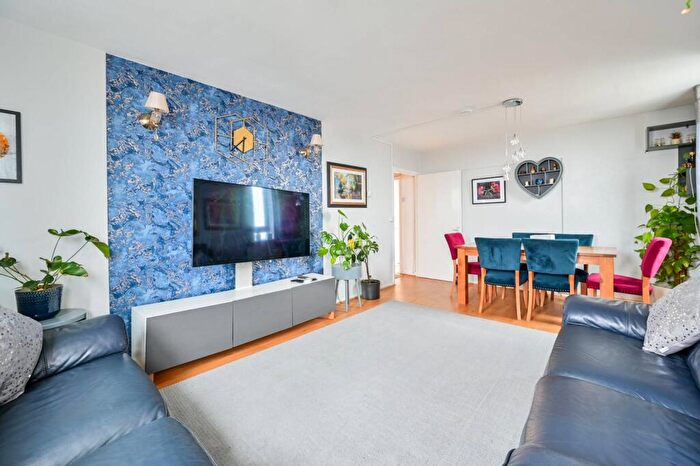 2 Bedroom Flat To Rent In Rotherhithe New Road, Rotherhithe, London, SE16