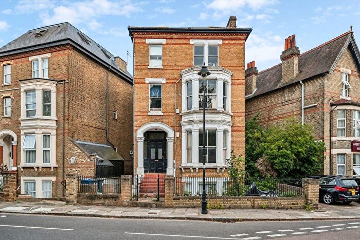 2 Bedroom Flat To Rent In Grange Park, Ealing, W5