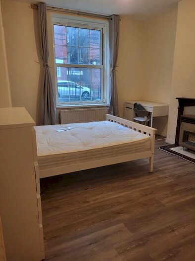 4 Bedroom Ground Flat To Rent In Chicksand Street, London, E1