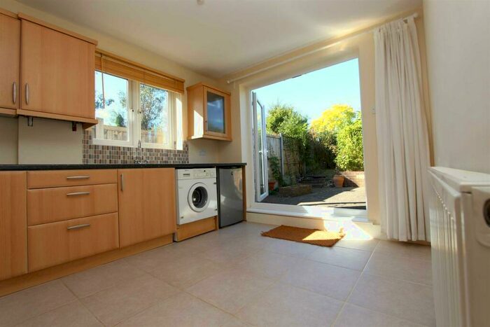 2 Bedroom Cottage To Rent In Alfred Road, Buckhurst Hill, IG9