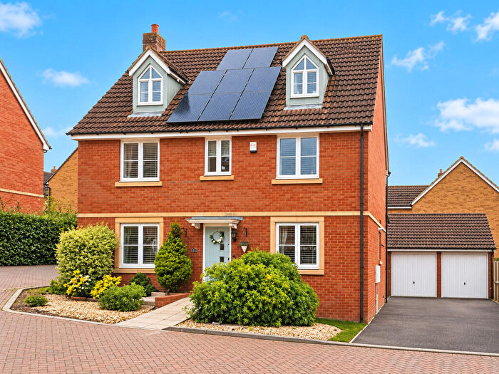 5 Bedroom Detached House For Sale In Loop Road, Mangotsfield, Bristol, BS16