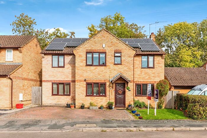 4 Bedroom Detached House For Sale In Larkwood Close, Kettering, NN16