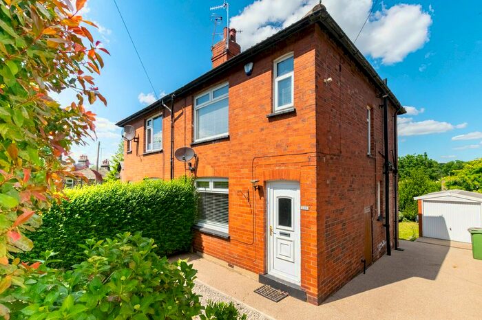 3 Bedroom Semi-Detached House To Rent In Kirkstall Lane, Leeds, LS5