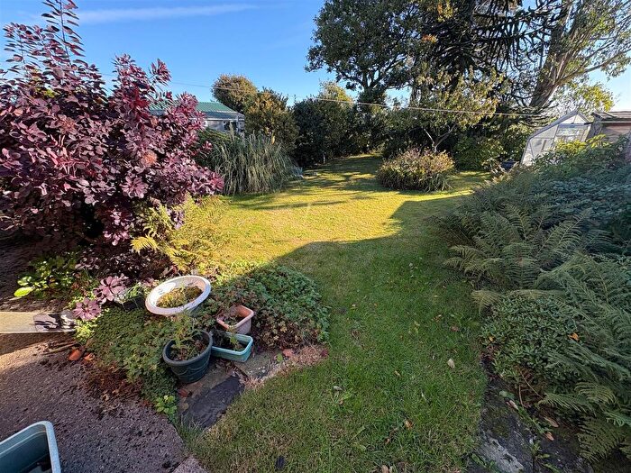 2 Bedroom Semi-Detached Bungalow For Sale In New Park Road, Queensbury, Bradford, BD13