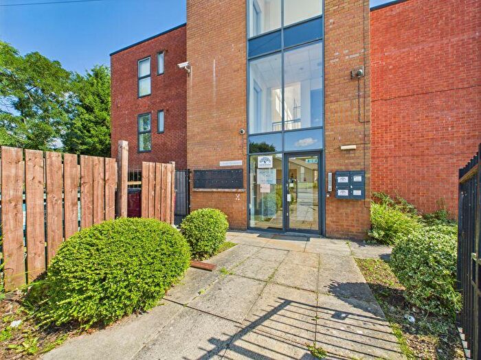 2 Bedroom Flat For Sale In Broadway, Chadderton, Oldham, OL9