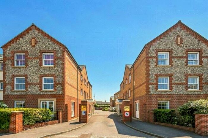 2 Bedroom Flat For Sale In Stockbridge Road, Chichester, West Sussex, PO19