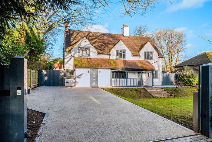 4 Bedroom Detached House For Sale In Woodfield Hill, Coulsdon, CR5