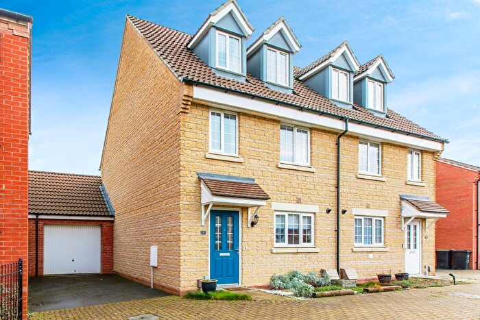 3 Bedroom Semi-Detached House For Sale In Bootmaker Crescent, Raunds, Wellingborough, NN9