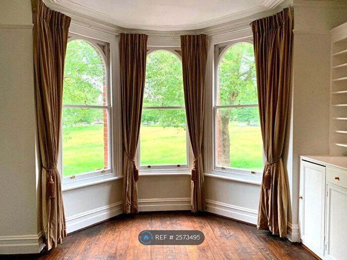 2 Bedroom Flat To Rent In Woodside Green, London, SE25