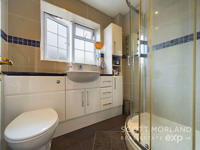 4 Bedroom Detached House For Sale In The Crofts, Hatch Warren, Basingstoke, RG22