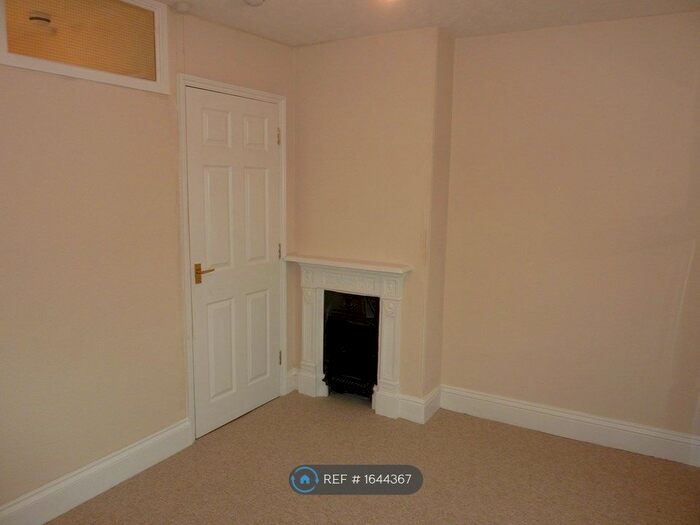 1 Bedroom Flat To Rent In Durleigh Road, Bridgwater, TA6